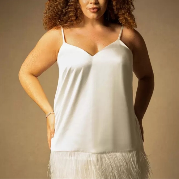 Elegant White Feather Hem Dress - Picture 4 of 4